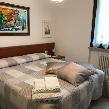 Casa Mary Due - Trilocale Con Giardino Privato A Due Passi Dal Lago Sirmione Buitenkant foto