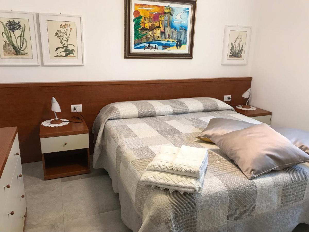 Casa Mary Due - Trilocale Con Giardino Privato A Due Passi Dal Lago Sirmione Buitenkant foto