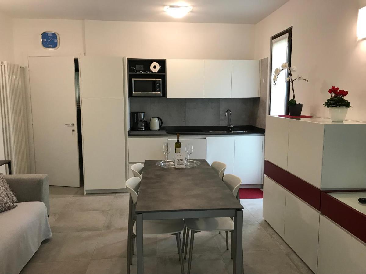 Casa Mary Due - Trilocale Con Giardino Privato A Due Passi Dal Lago Sirmione Buitenkant foto