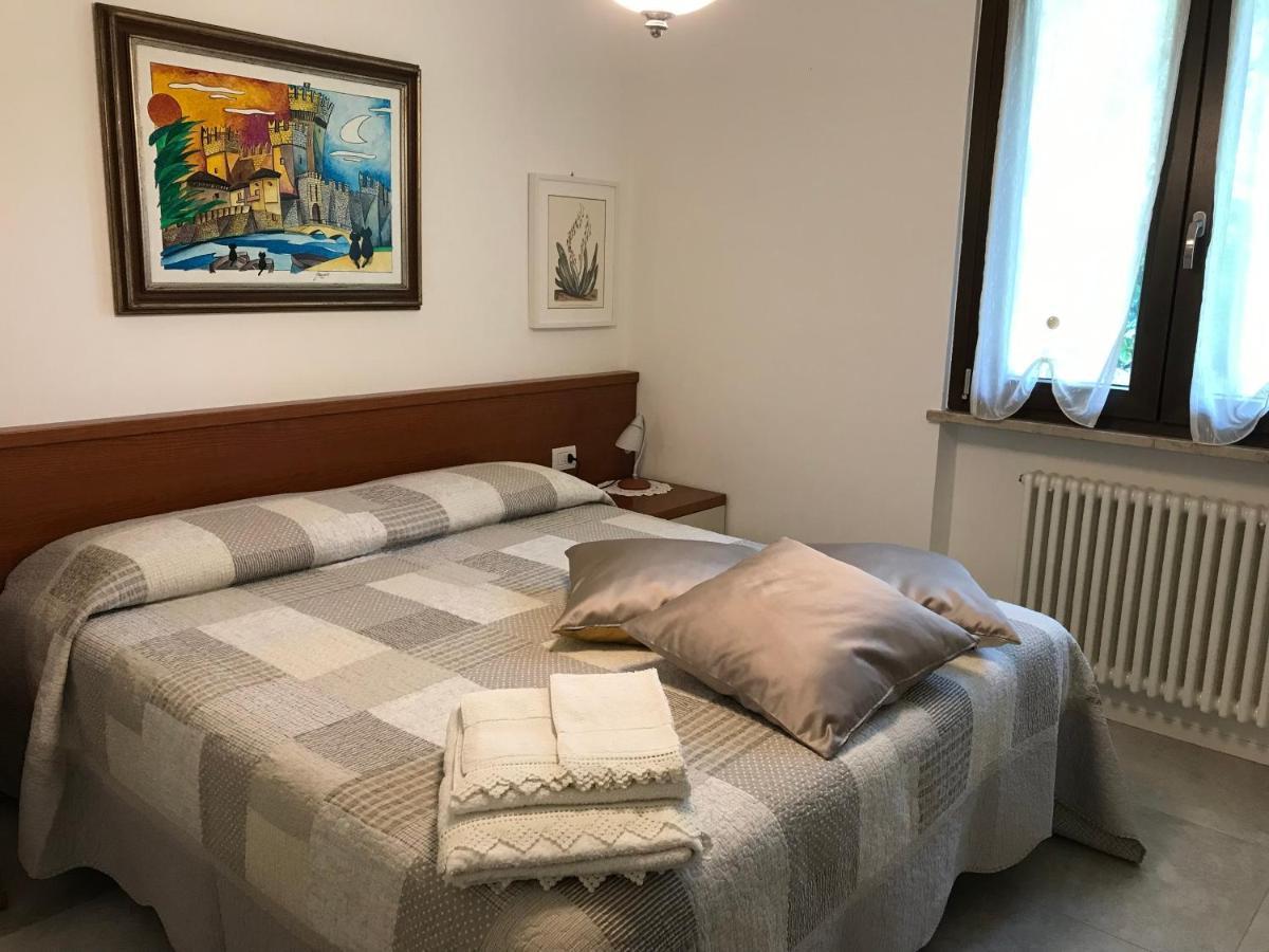 Casa Mary Due - Trilocale Con Giardino Privato A Due Passi Dal Lago Sirmione Buitenkant foto