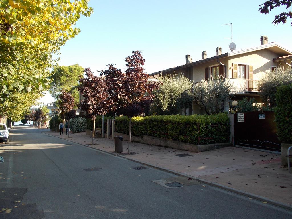 Casa Mary Due - Trilocale Con Giardino Privato A Due Passi Dal Lago Sirmione Buitenkant foto