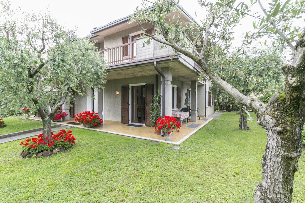 Casa Mary Due - Trilocale Con Giardino Privato A Due Passi Dal Lago Sirmione Buitenkant foto