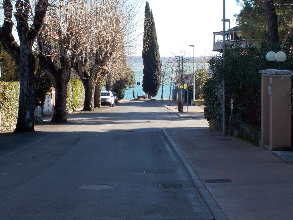 Casa Mary Due - Trilocale Con Giardino Privato A Due Passi Dal Lago Sirmione Buitenkant foto