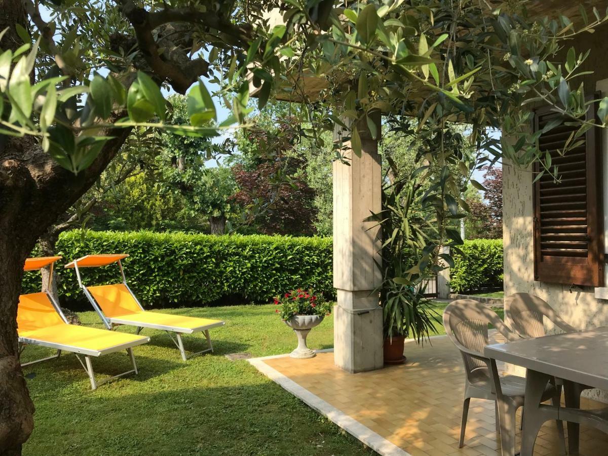 Casa Mary Due - Trilocale Con Giardino Privato A Due Passi Dal Lago Sirmione Buitenkant foto
