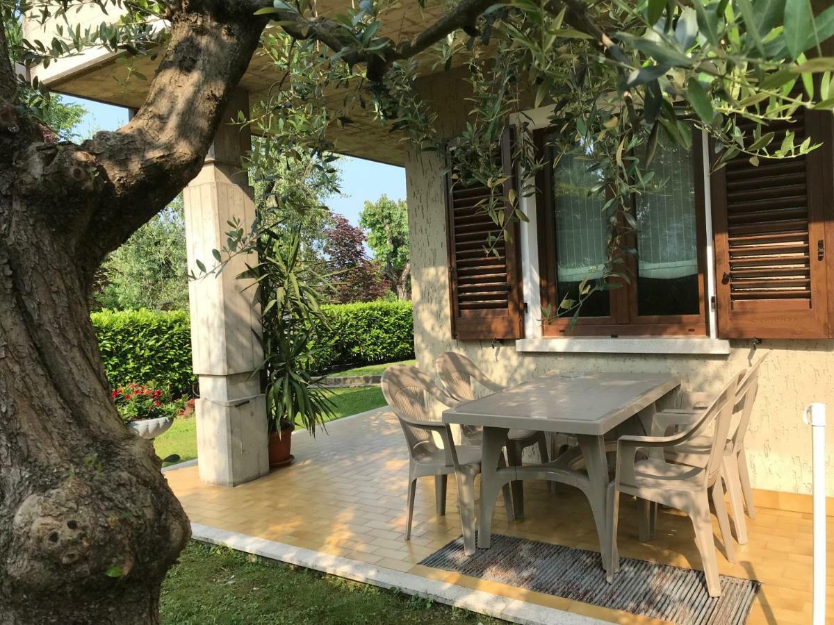Casa Mary Due - Trilocale Con Giardino Privato A Due Passi Dal Lago Sirmione Buitenkant foto