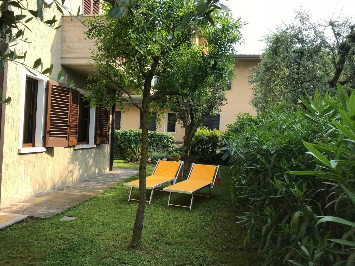 Casa Mary Due - Trilocale Con Giardino Privato A Due Passi Dal Lago Sirmione Buitenkant foto