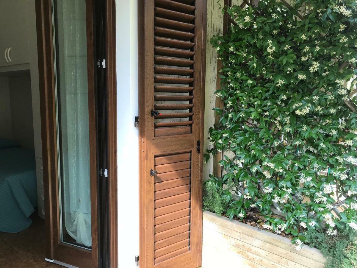 Casa Mary Due - Trilocale Con Giardino Privato A Due Passi Dal Lago Sirmione Buitenkant foto