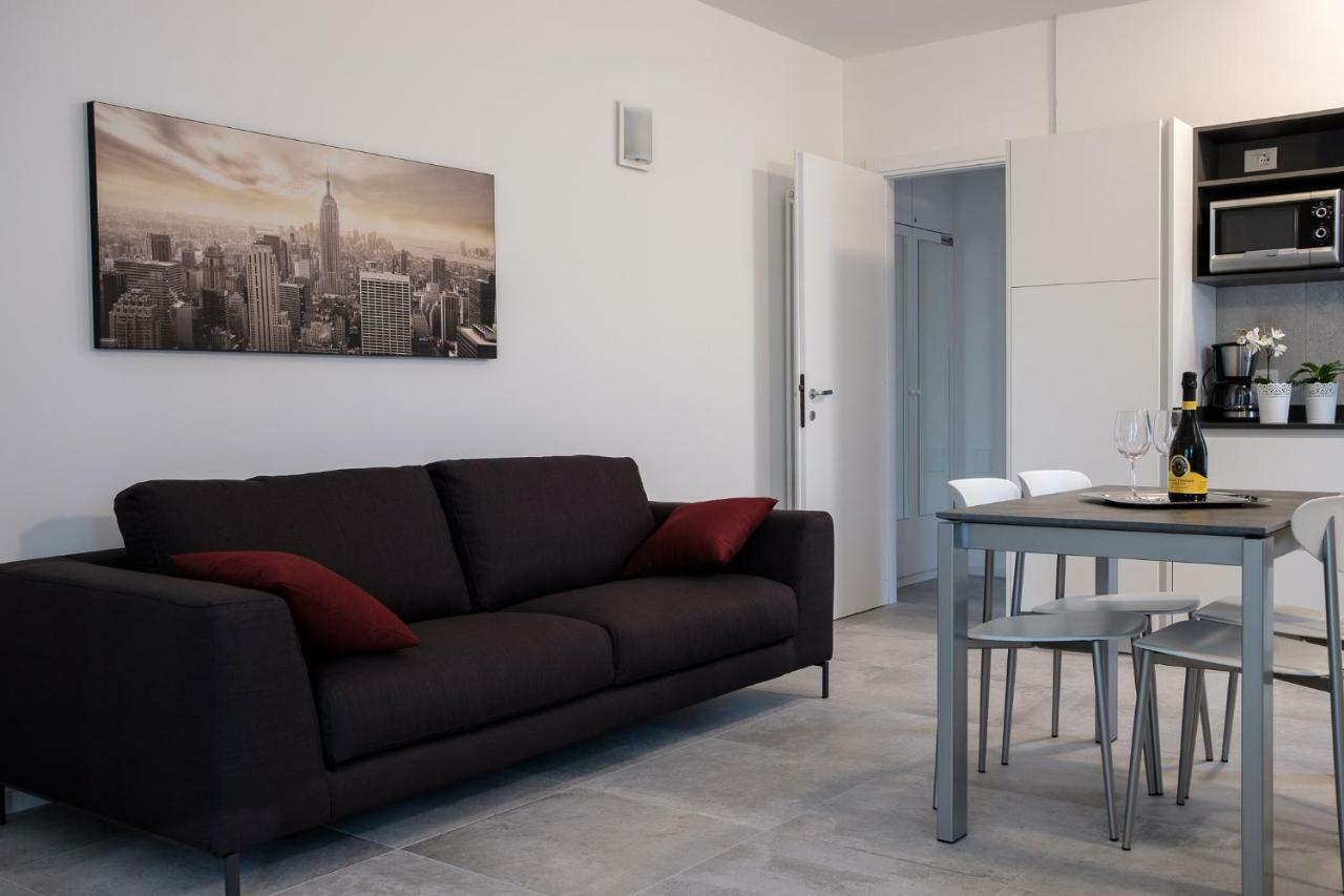 Casa Mary Due - Trilocale Con Giardino Privato A Due Passi Dal Lago Sirmione Buitenkant foto