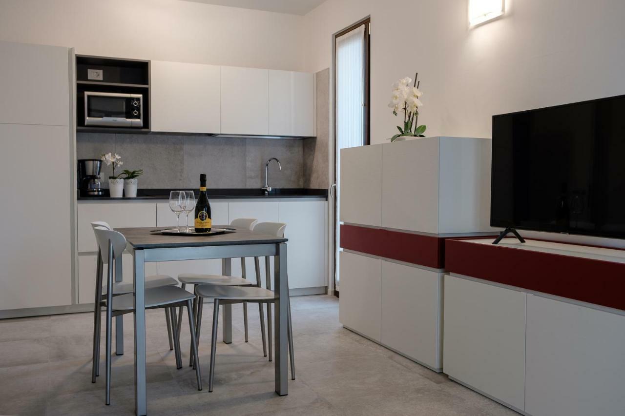 Casa Mary Due - Trilocale Con Giardino Privato A Due Passi Dal Lago Sirmione Buitenkant foto