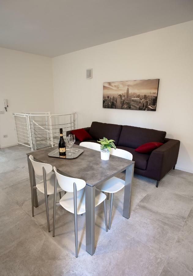 Casa Mary Due - Trilocale Con Giardino Privato A Due Passi Dal Lago Sirmione Buitenkant foto