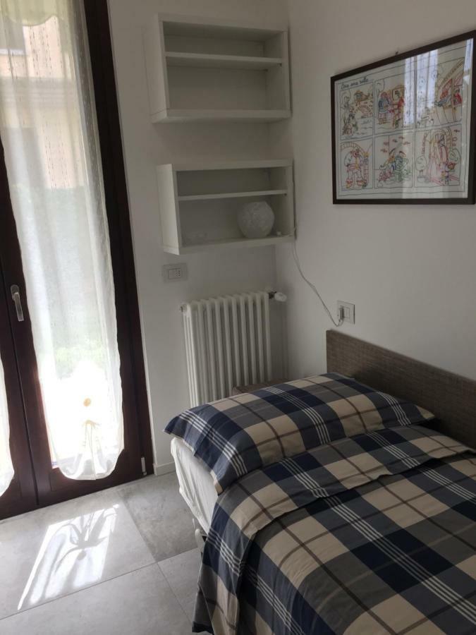 Casa Mary Due - Trilocale Con Giardino Privato A Due Passi Dal Lago Sirmione Buitenkant foto